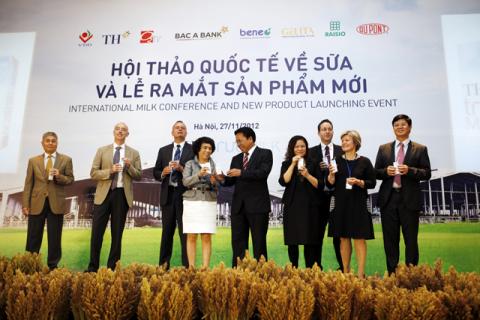 Tổ chức lễ ra mắt sản phẩm - Ký kết Hợp đồng