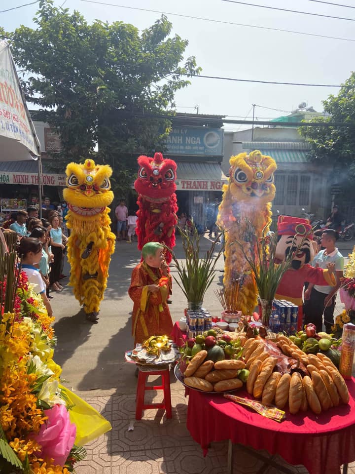 Cắt băng khánh thành