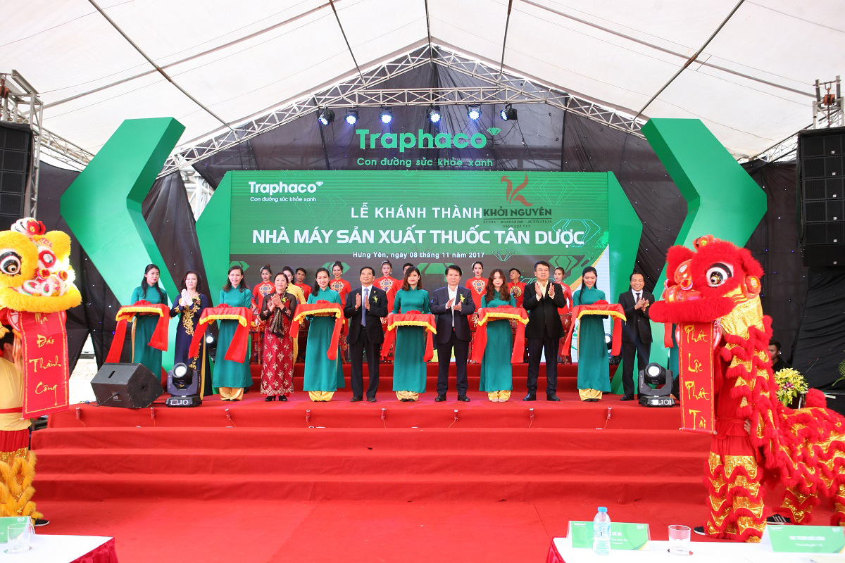 Cắt băng khánh thành