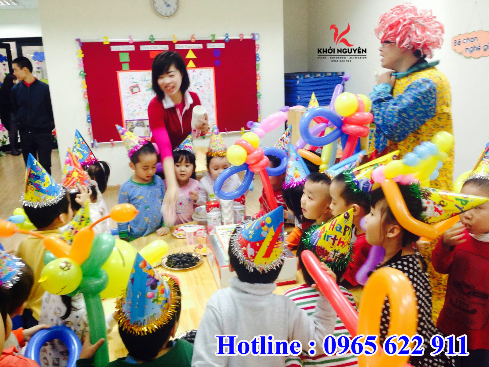Chú hề vặn bóng Chú hề vặn bóng