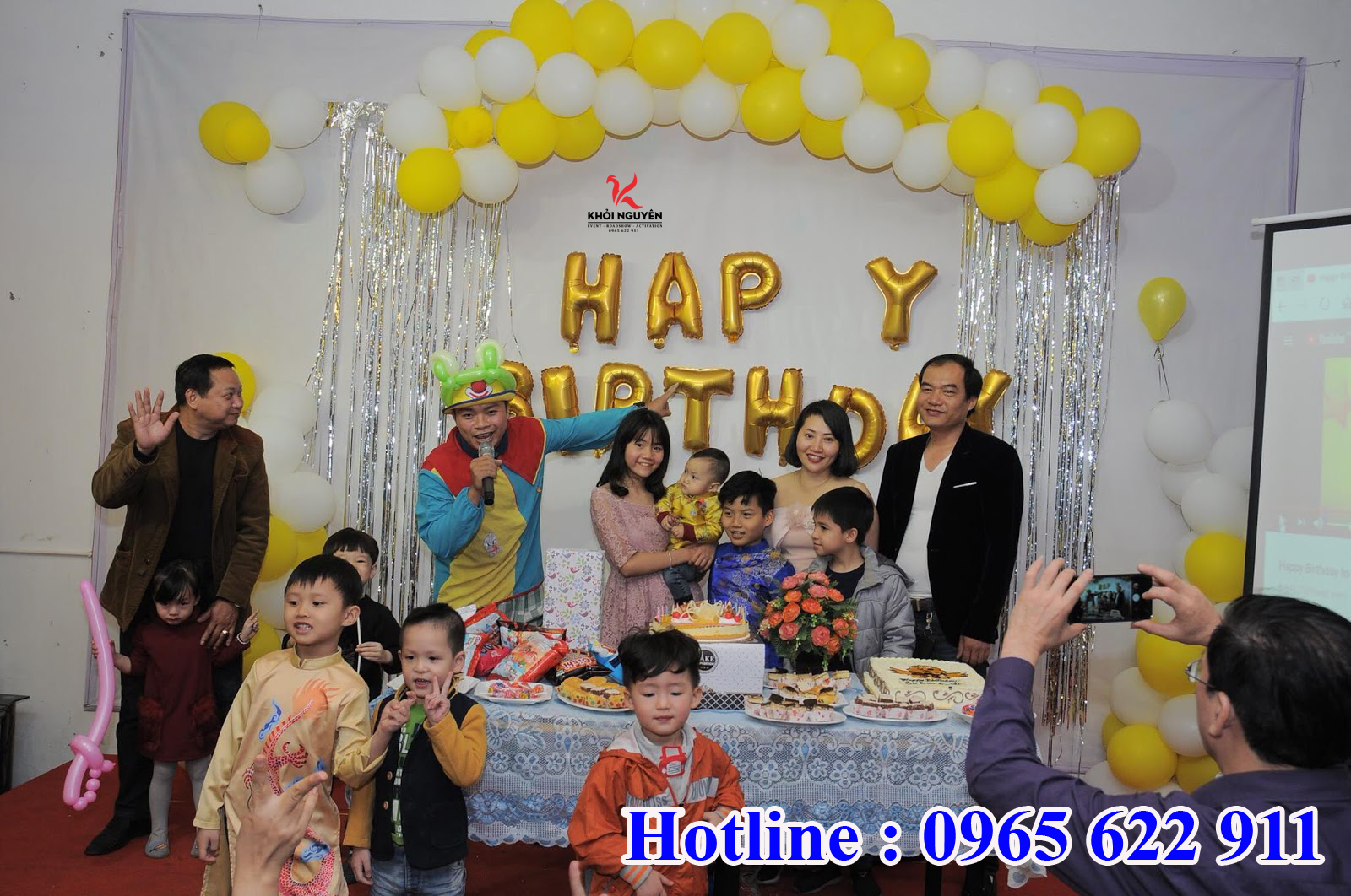 Chú hề vặn bóng Chú hề vặn bóng