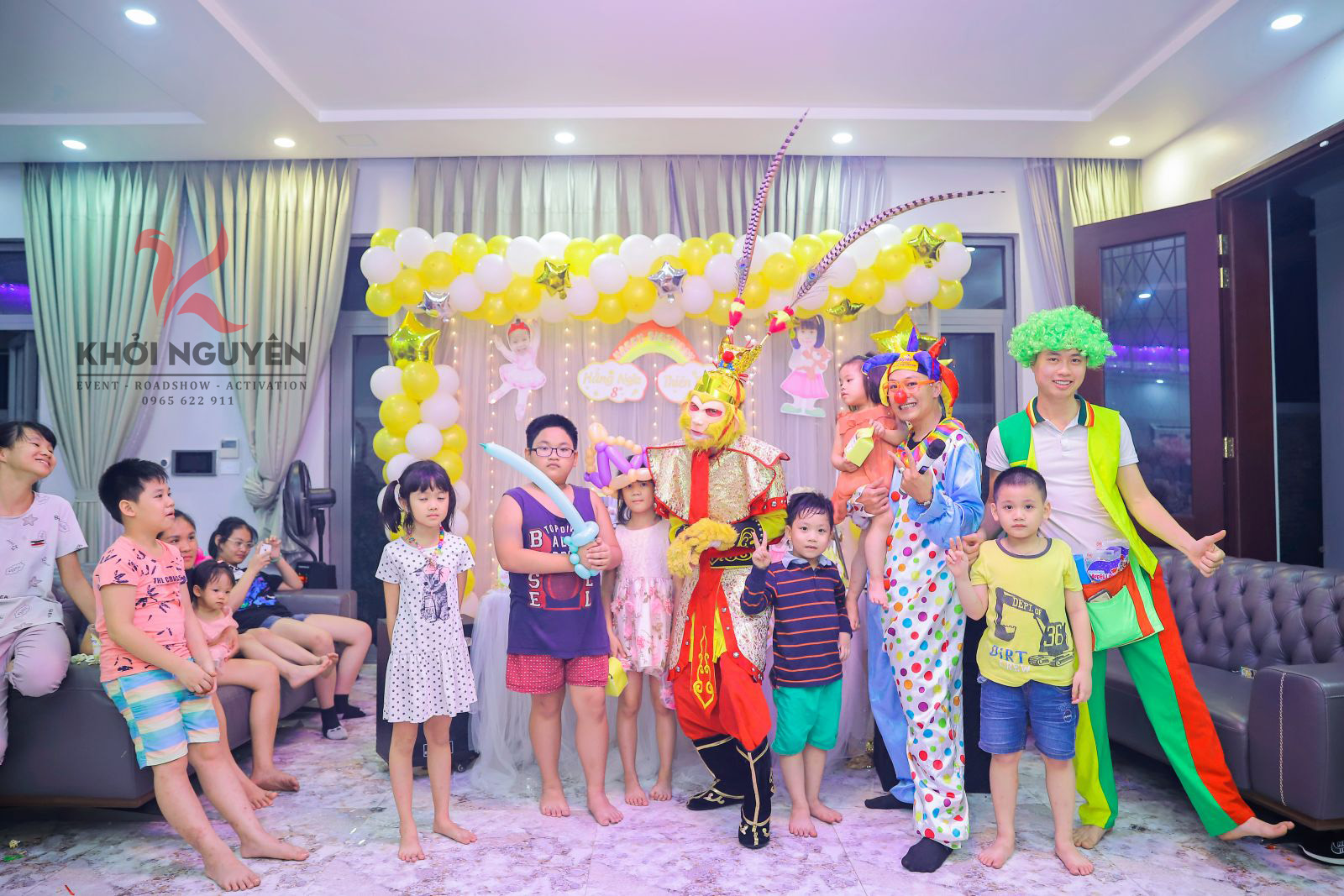 Chú hề vặn bóng Chú hề vặn bóng