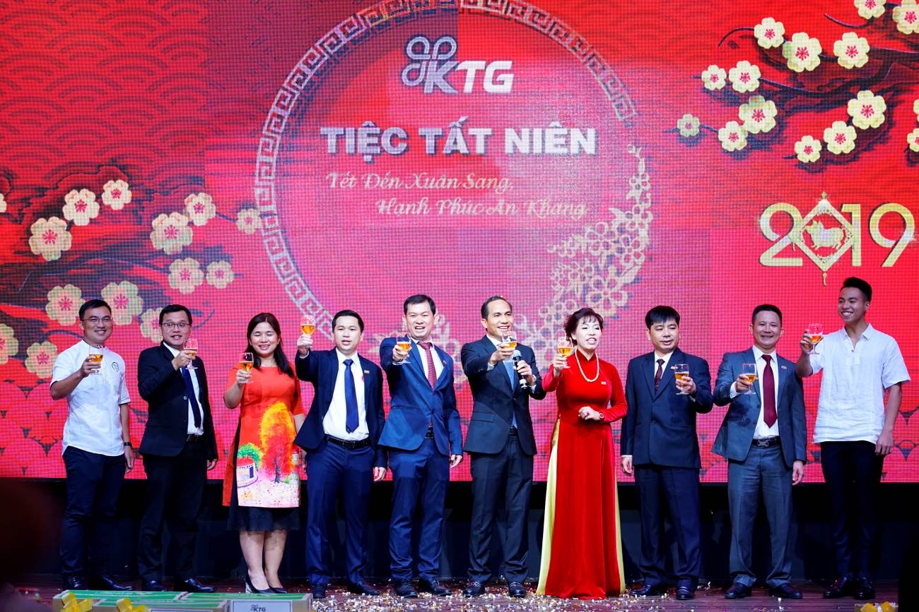 Tiệc tất niên Tiệc tất niên
